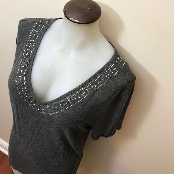 dex v-neck tee with studs 🌻 - Picture 2 of 4